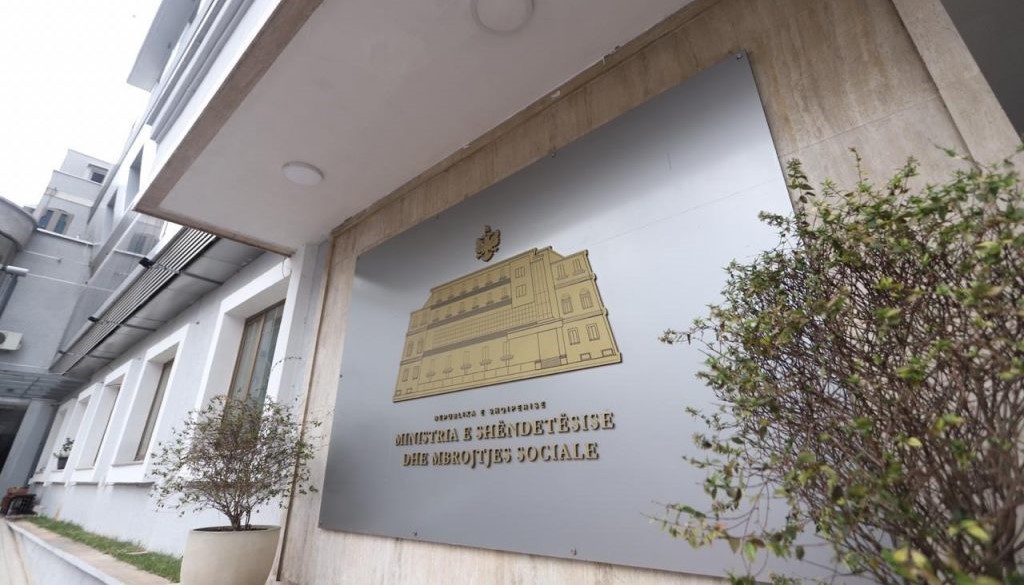Vaksina me detyrim nga 4 Janari per administraten, urdheri i Ministrise